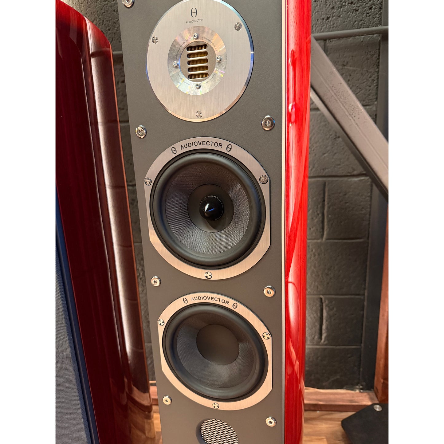 Audiovector SR6 Avantgarde Loudspeakers - Gloss Rosewood (USED)
