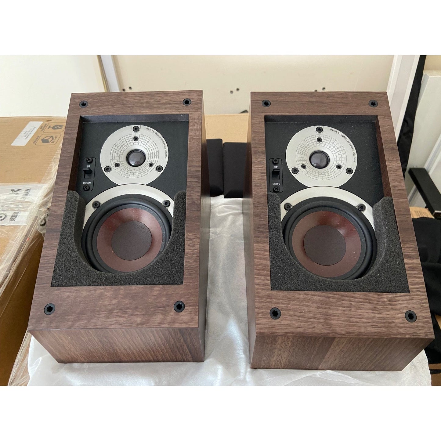 Dali Atleco C1 Walnut (used) near mint pair