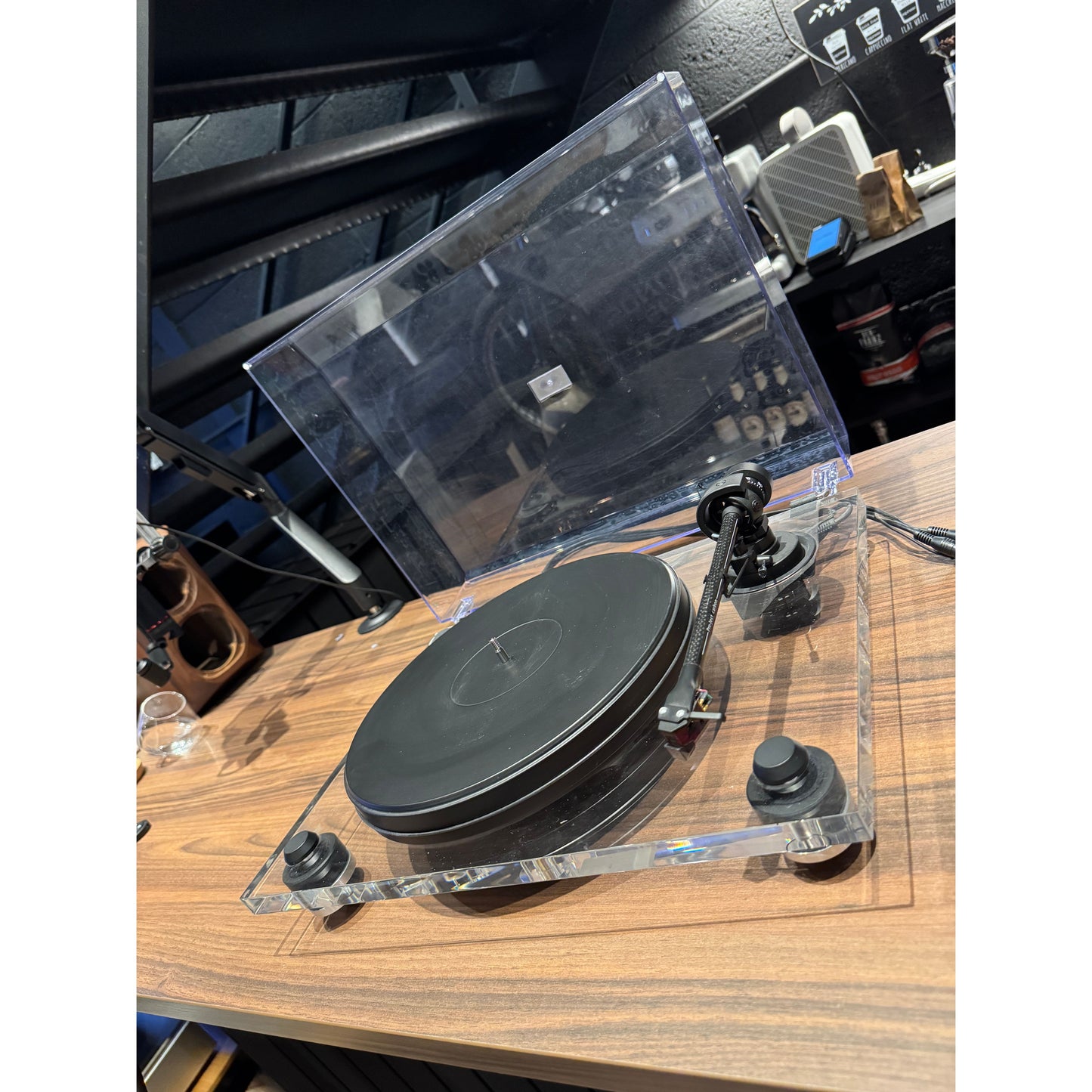 Pro-Ject 2 Xperience Acrylic Turntable (USED)