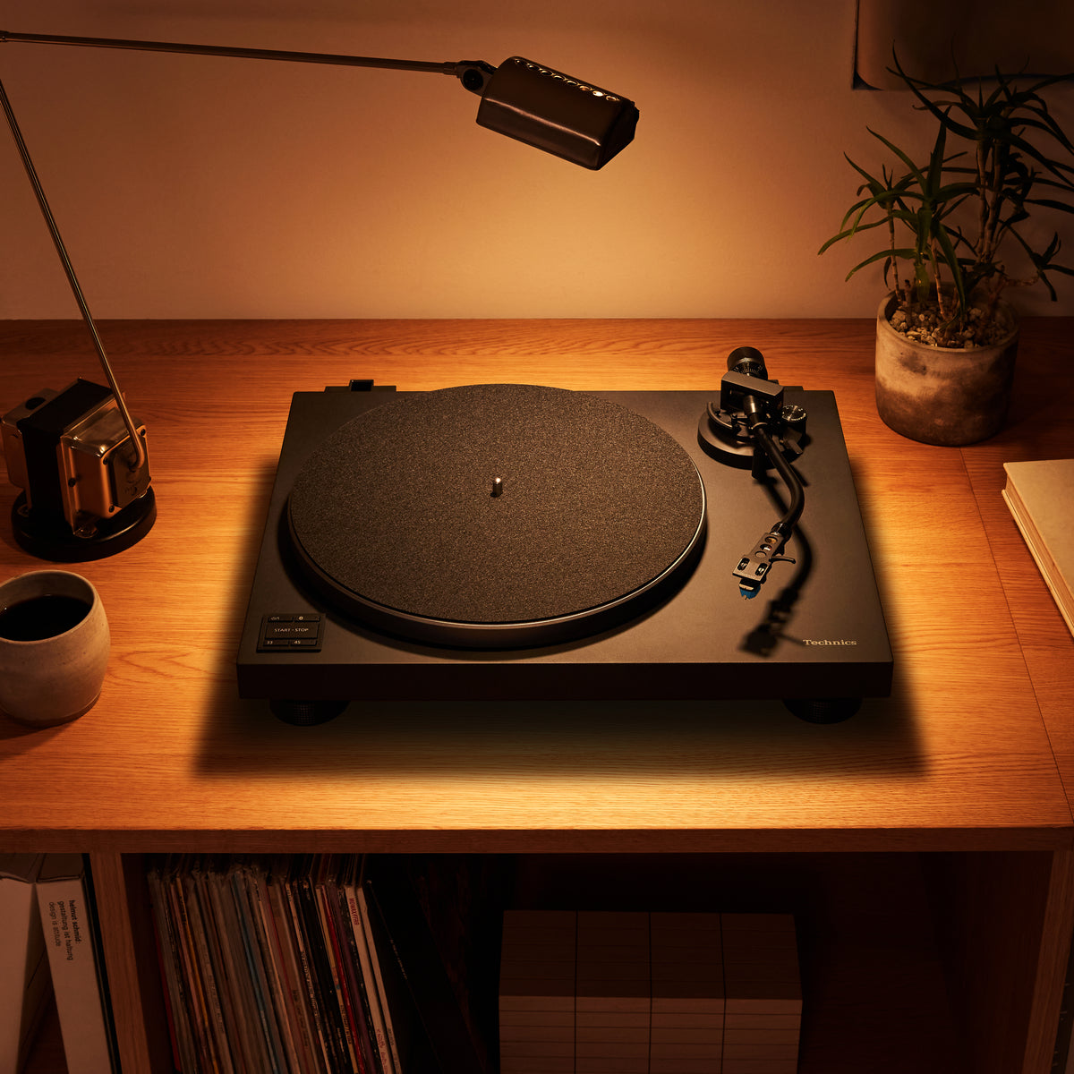 Technics SL-40CBT Turntable