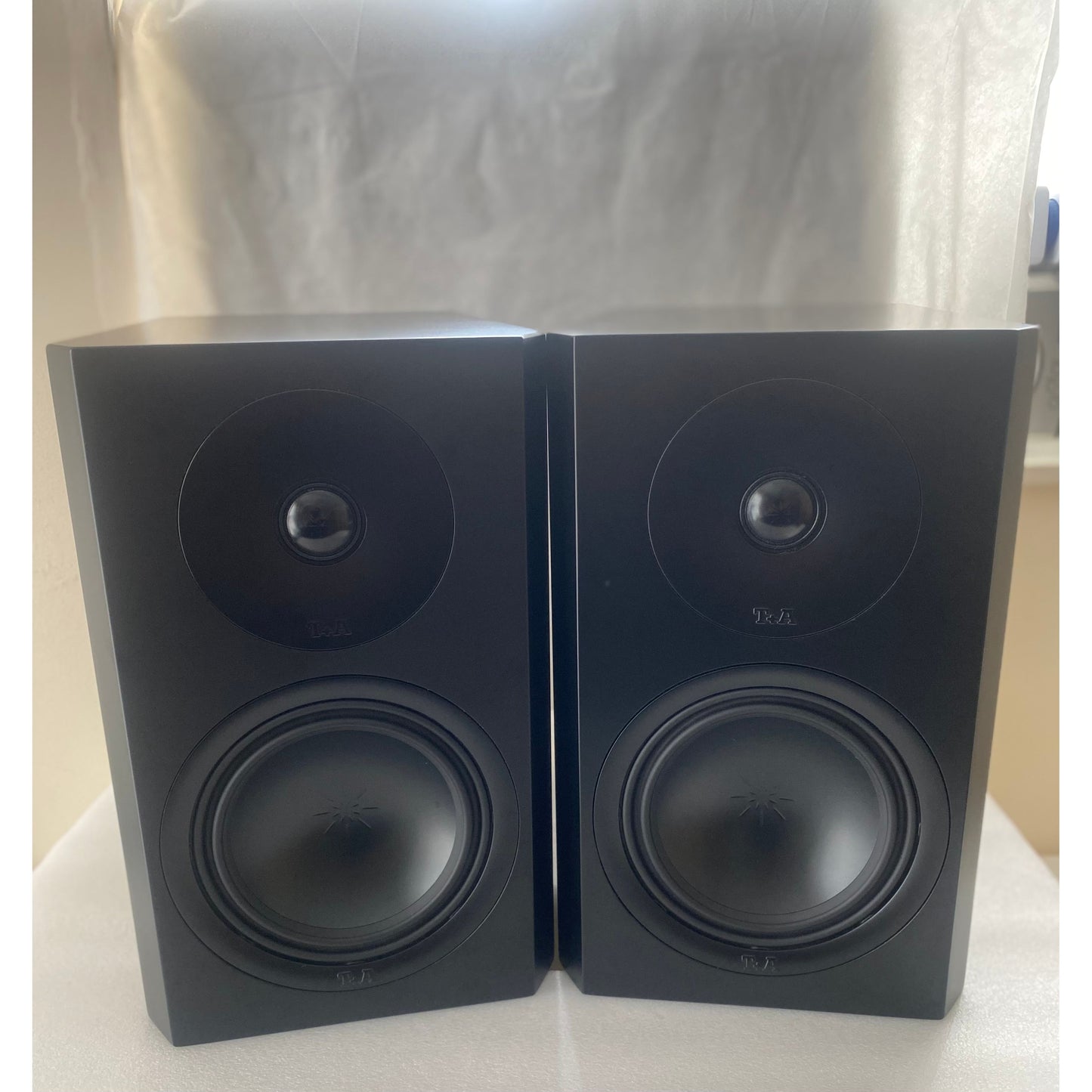 T+A PULSAR R21 BOOKSELF SPEAKER Matt BLK (USED)