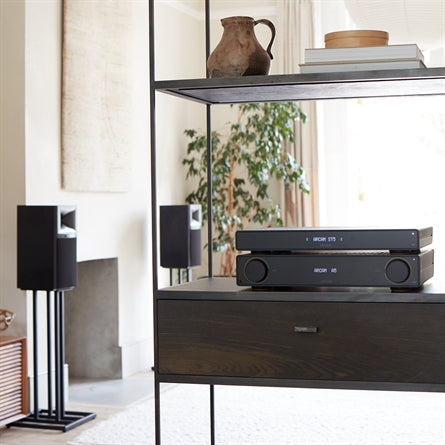 ARCAM ST5 network streamer paired with integrated amplifier