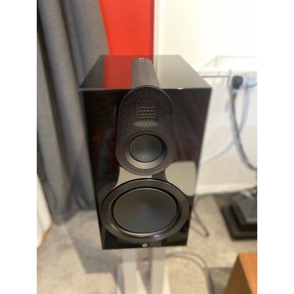Monitor Audio Gold 100 6G Bookshelf Speaker in Gloss BLK with Matching Stands (USED)