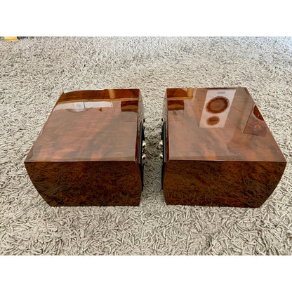 DALI Menuet SE bookshelf Speaker in stunning gloss walnut. TRADE IN-NEAR MINT.
