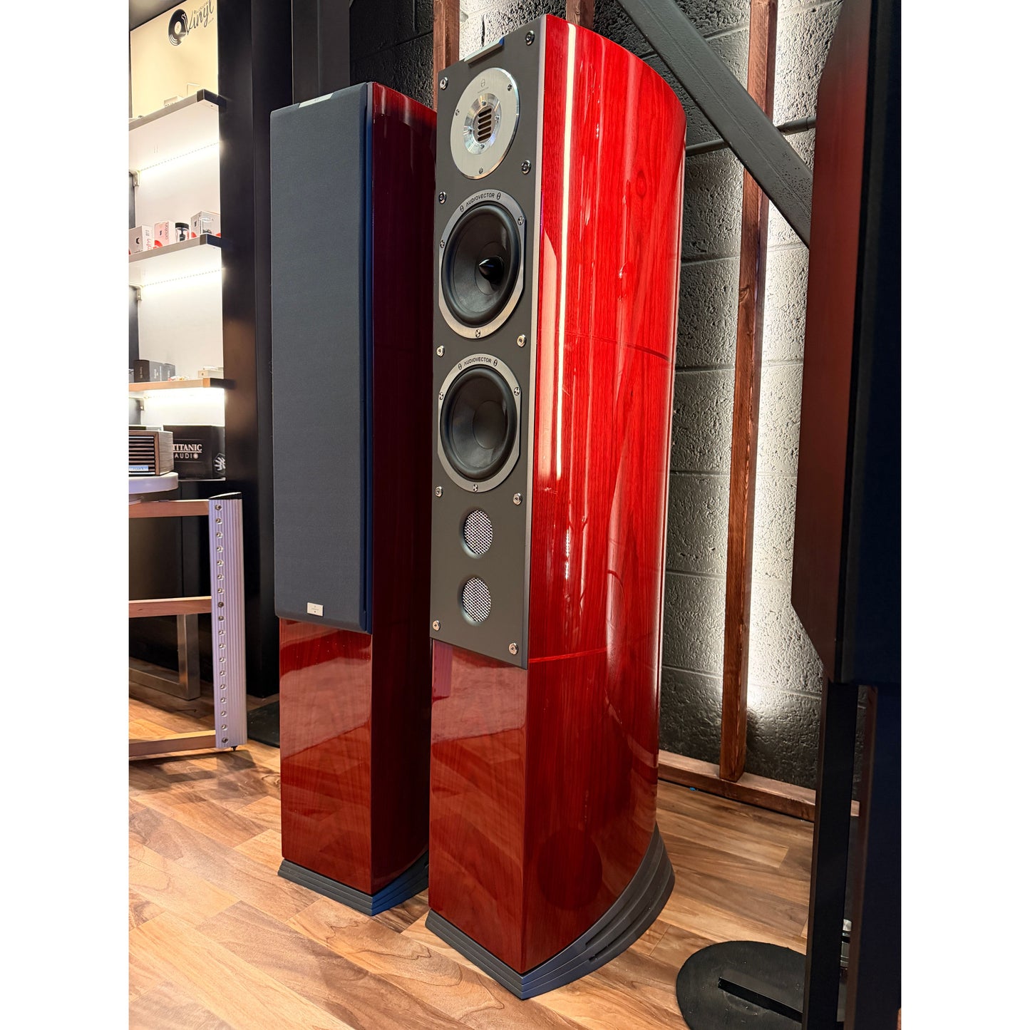 Audiovector SR6 Avantgarde Loudspeakers - Gloss Rosewood (USED)