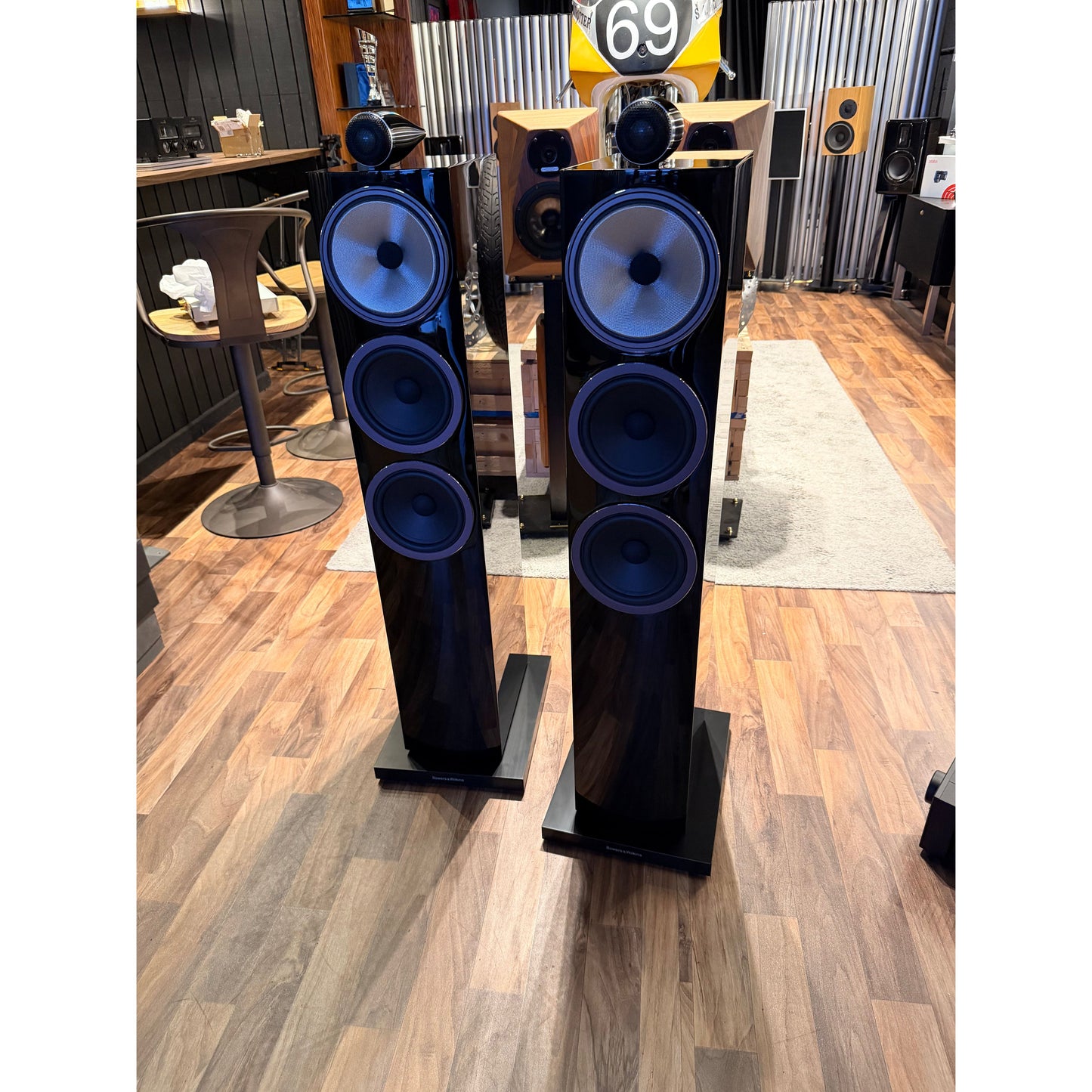 B&W 703 S3 Floorstanders (USED)
