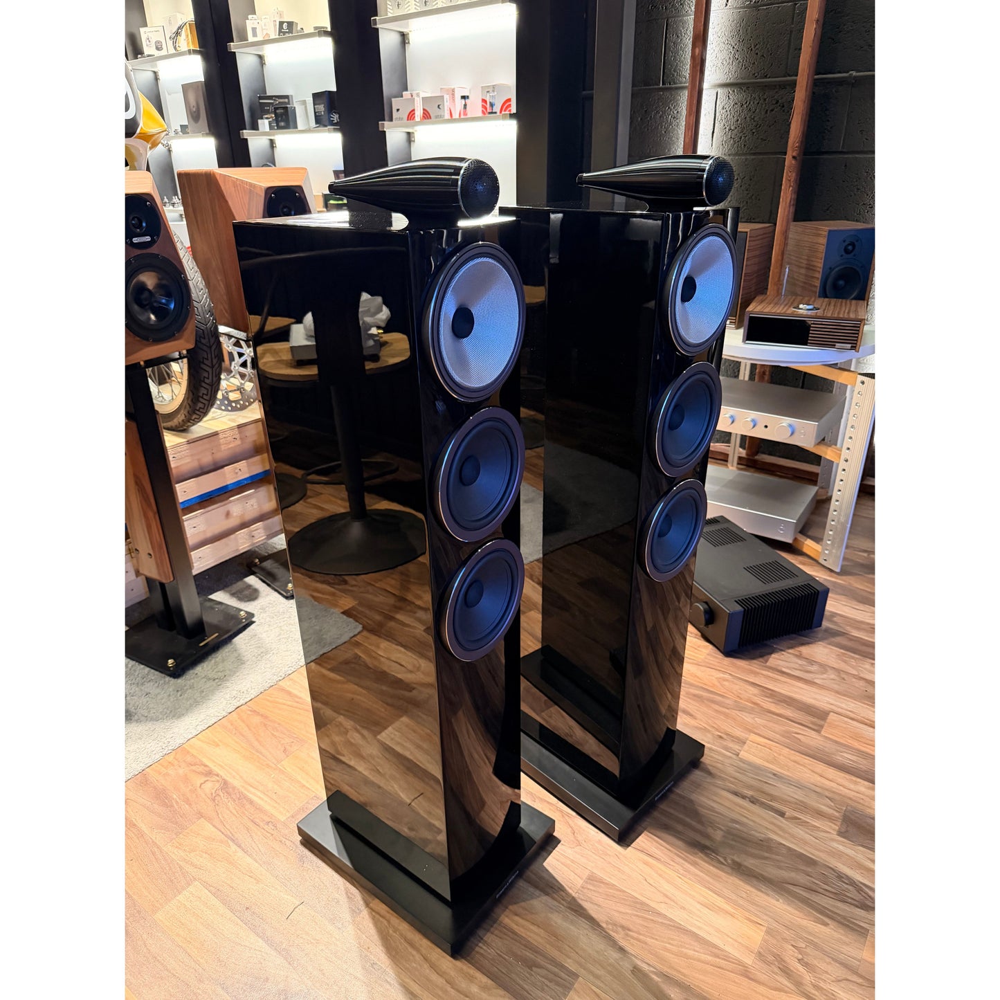 B&W 703 S3 Floorstanders (USED)