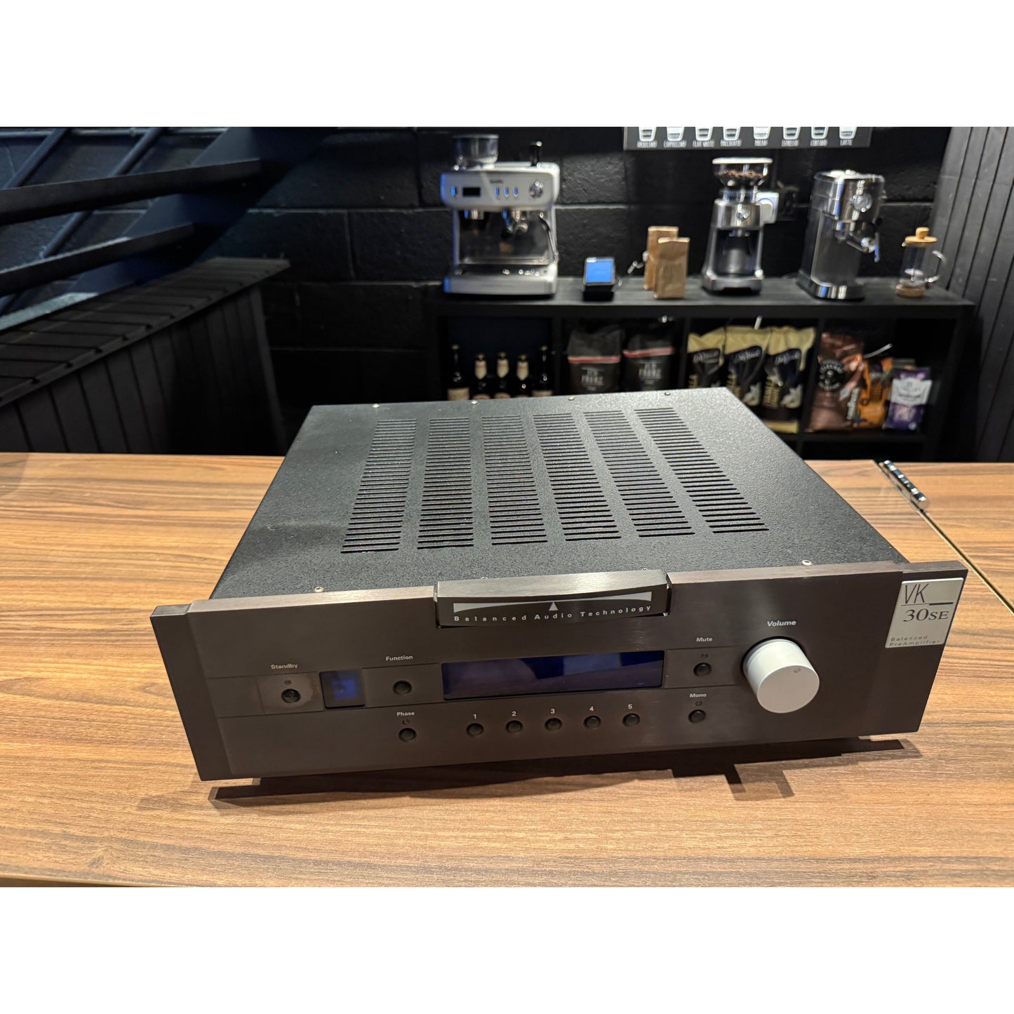 BAT 30 SE Valve Pre Amplifier (USED)
