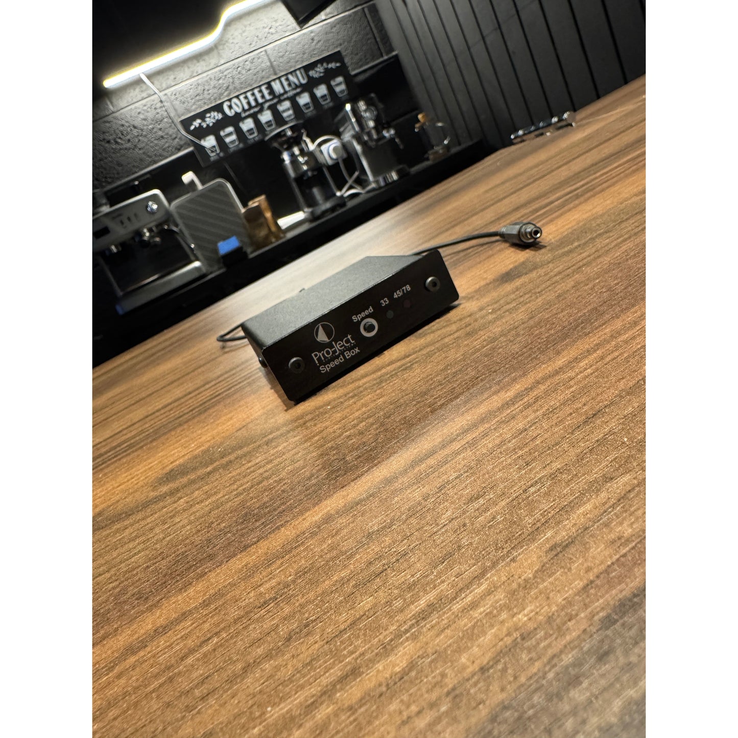 Pro-Ject 2 Xperience Acrylic Turntable (USED)