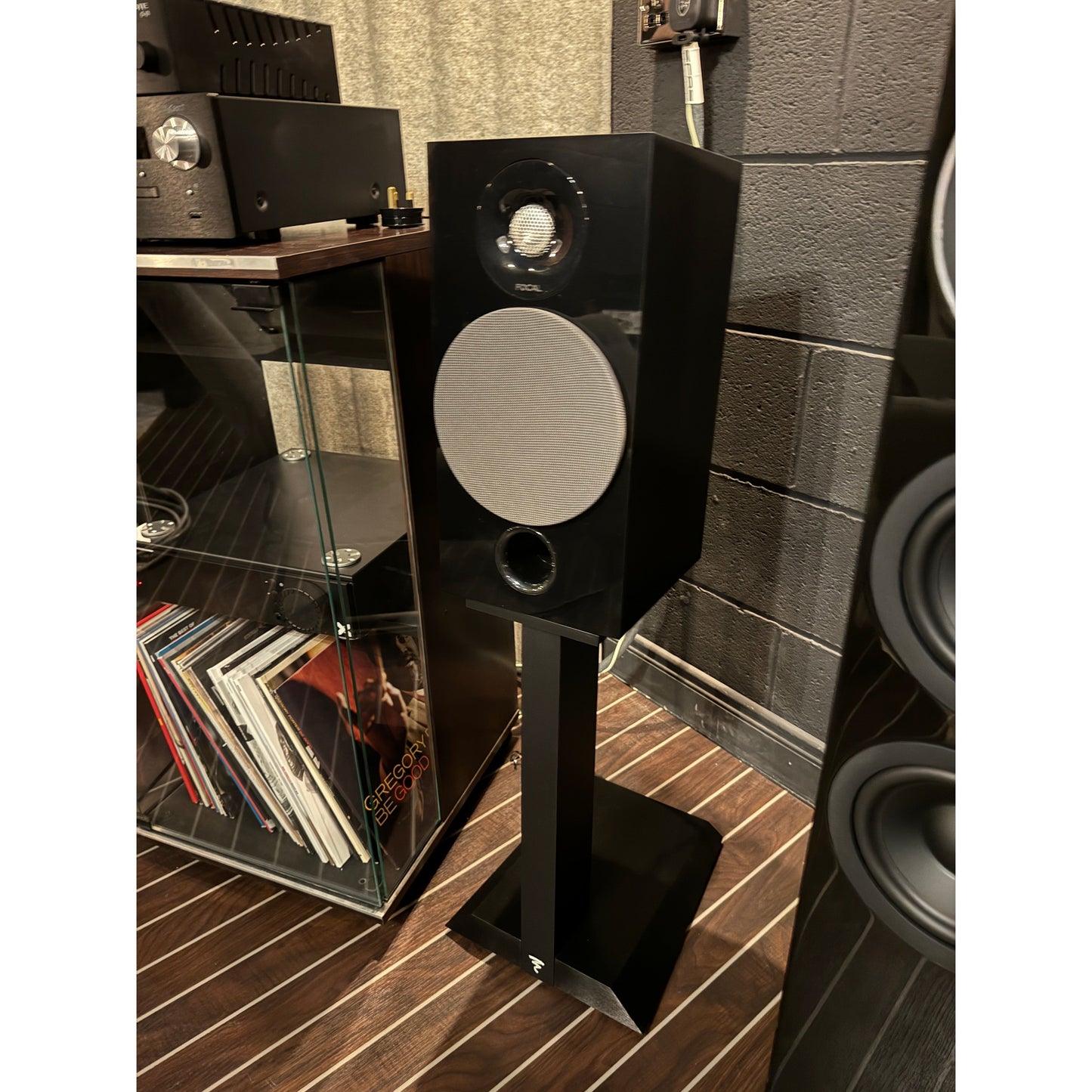 Focal Chora 806 with matching stands - Black (USED)