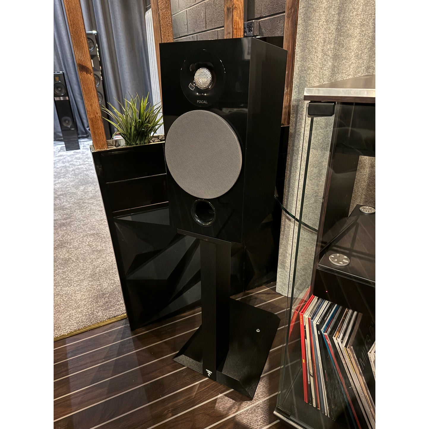 Focal Chora 806 with matching stands - Black (USED)
