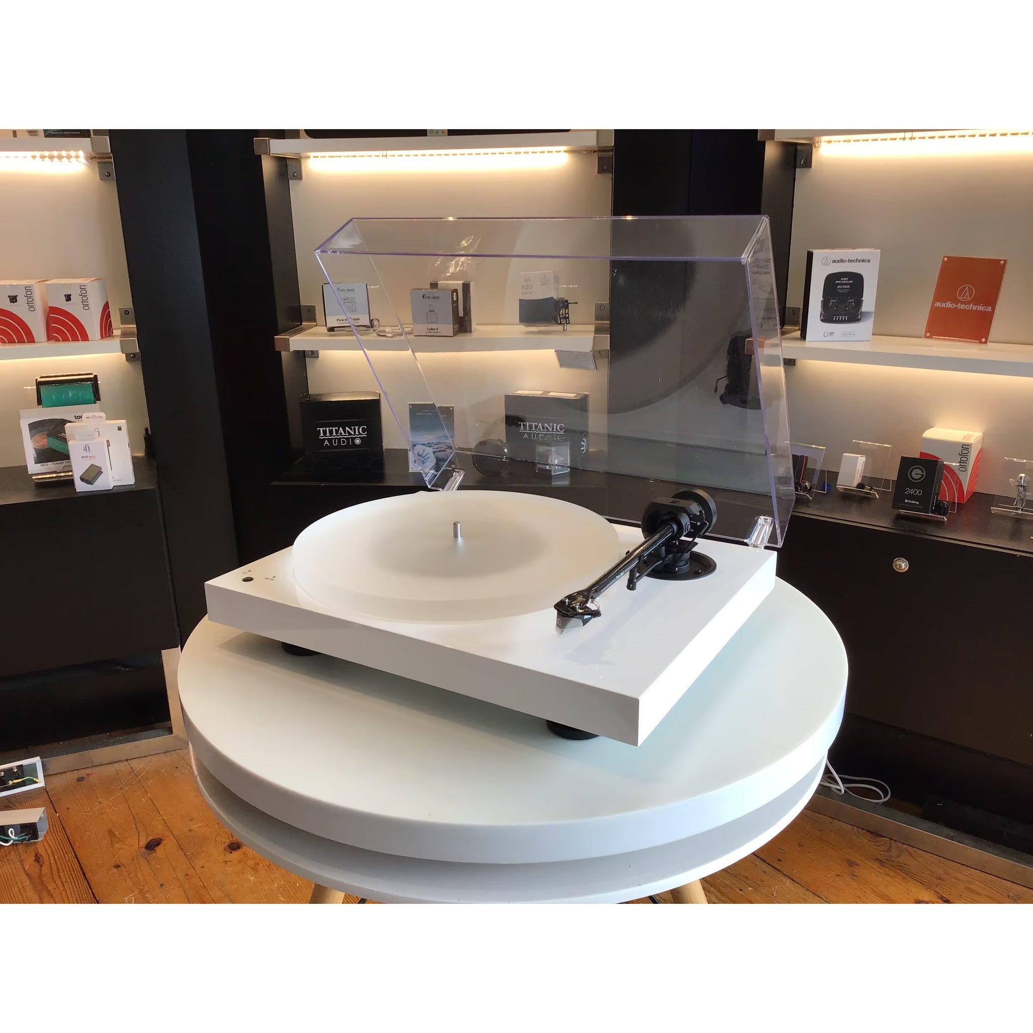 Pro-Ject X1 Turntable - Gloss White - Ex Demo