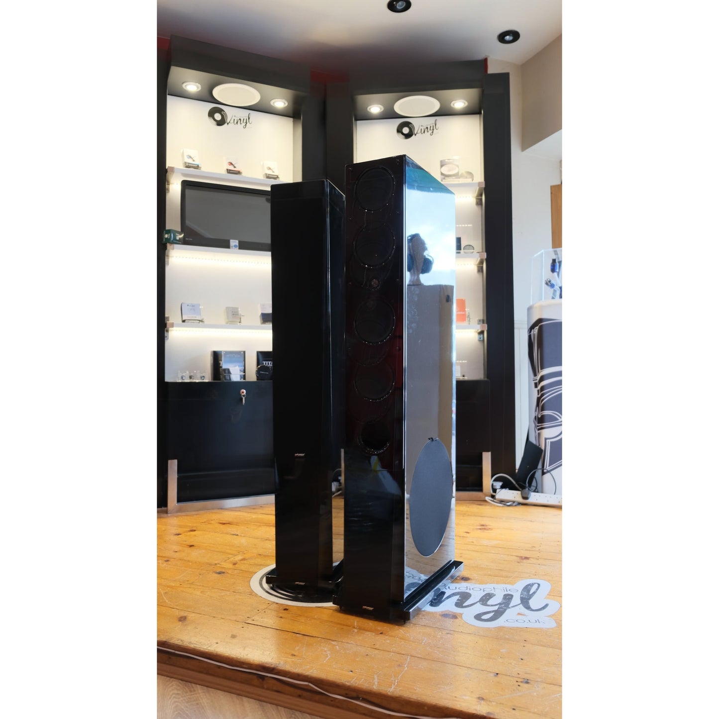 Advance Paris Kubik K11S Loudspeakers: Used: Boxed: Piano Black: As new condition.