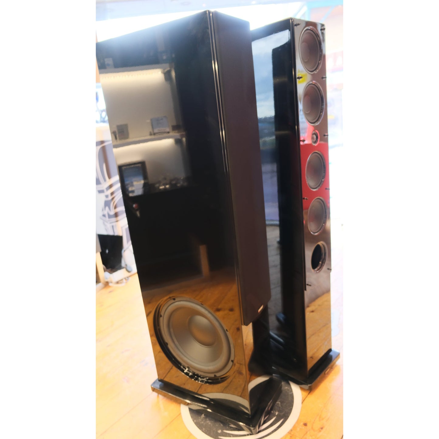 Advance Paris Kubik K11S Loudspeakers: Used: Boxed: Piano Black: As new condition.