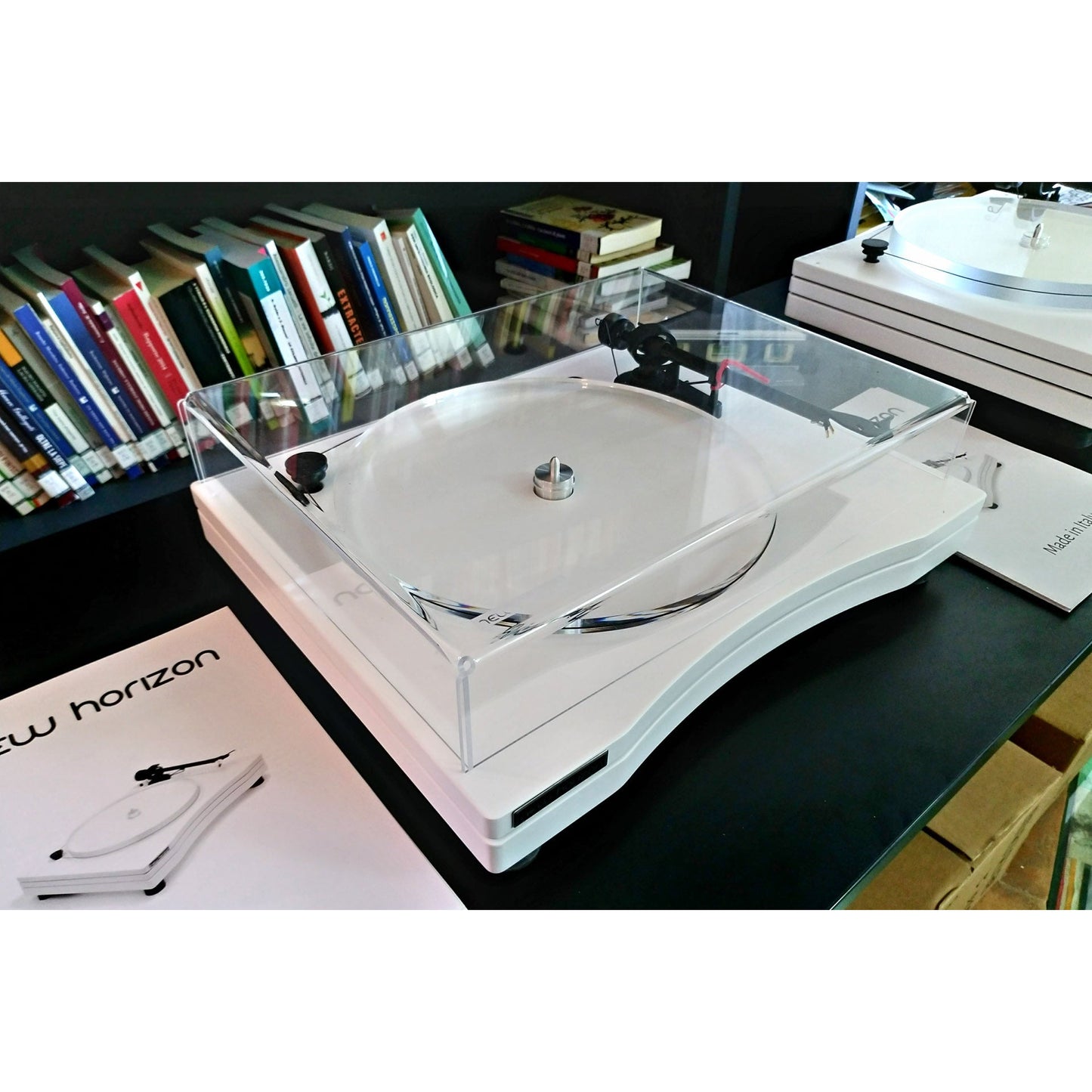 New Horizon GD2 Turntable